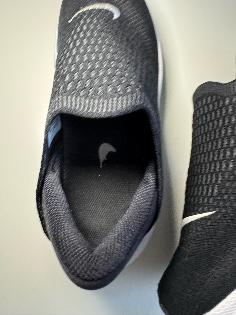 Nike Reina EasyOn Laceless Hands Free Flyknit Shoes Women’s size 7.5 - Picture 12 of 15